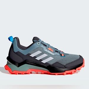 Adías terrex size 9 women hiking sneakers* only used once*